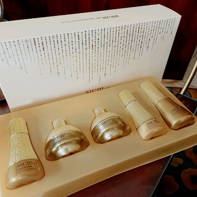 九龍香格里拉鎏金美肌下午茶送SU:M37 Gift Set