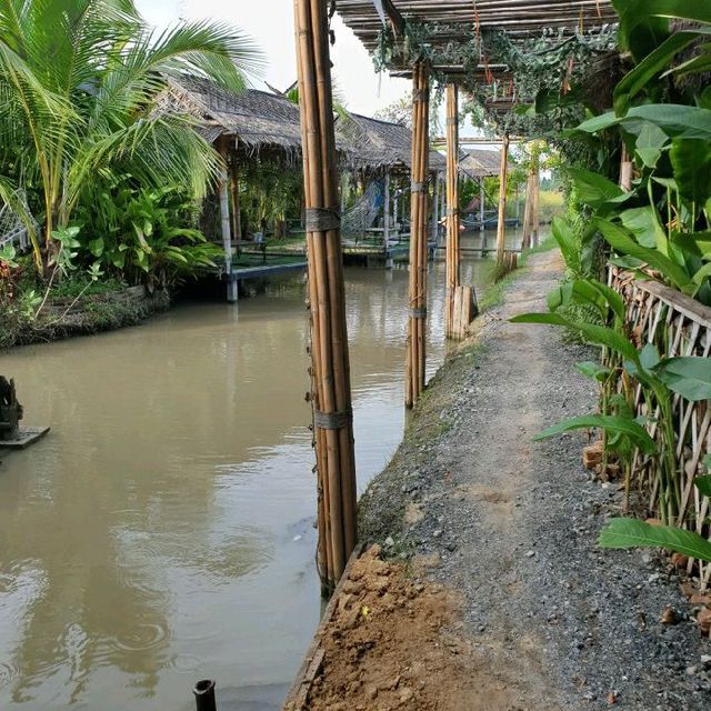 สะพานนาคาเฟ คาเฟ่วิวทุ่งนา ฉากหลังวัดถ้ำเสือ