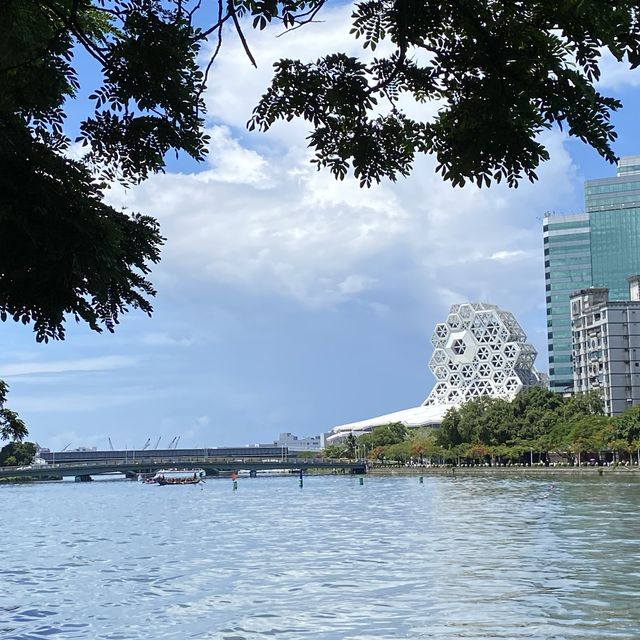 愛河｜2022端午龍舟嘉年華，猛男酷妹划船競賽