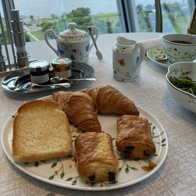 横浜の絶景を眺めながら極上の朝食【ザ・カハラ・ホテル&リゾート横浜】
