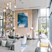 สระว่ายน้ำลอยฟ้า “Stay Bridge Suites” ใจกลางเมือง