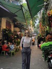 The flower market street in Hanoi🇻🇳📍