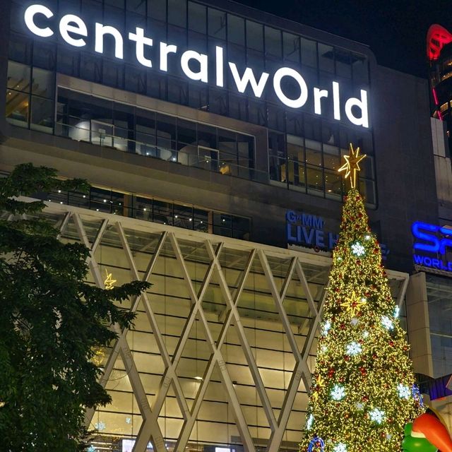 “centralwOrld Embracing Happiness 2023” 