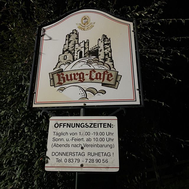 A friendly cafe/restaurant at a castle ruins