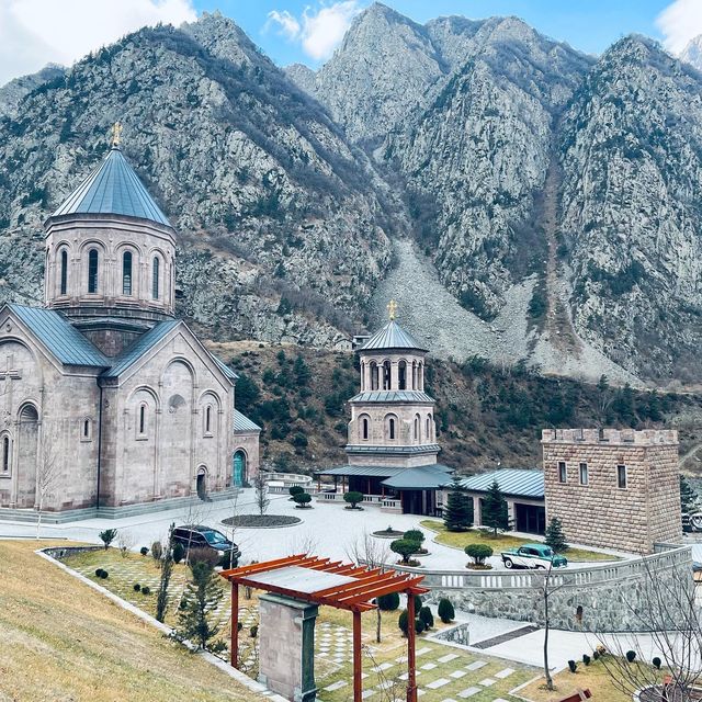 Dariali Monastery Complex โบสถ์สวยใกล้รัสเซีย