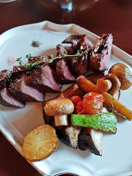 강남역 모던한 와인 바 추천 맛집. 사유의 서재