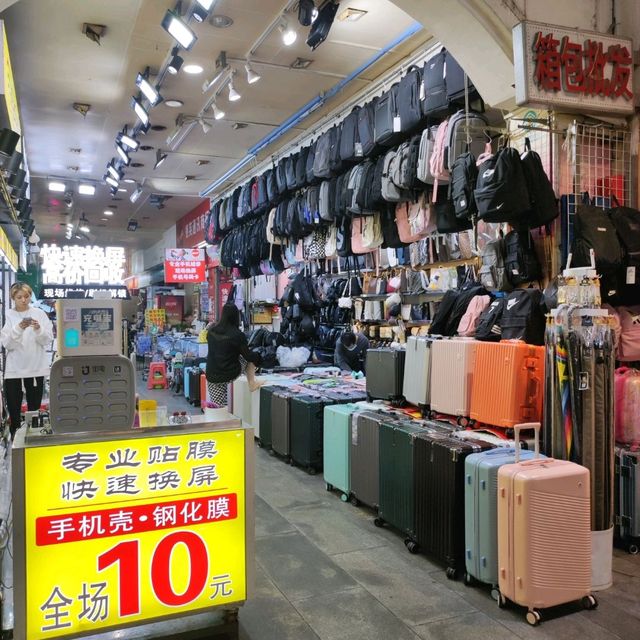 Shopping market and street food in Dongmen Shopping market and street food in Dongmen