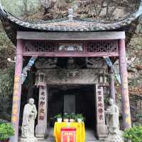 San Zu Shan Gu Buddhist temple of Qian Yuan