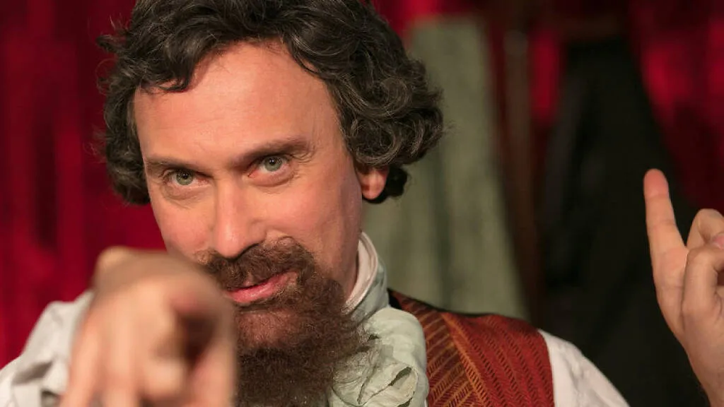 A Christmas Carol with Charles Dickens | ISC Studio