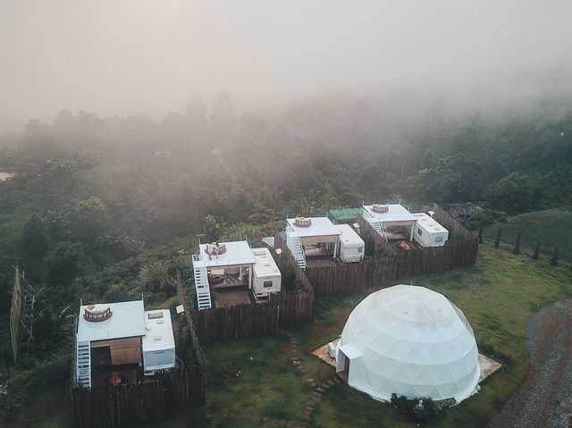Glamping รถบ้านสุดปังบนดอยแม่มอญ