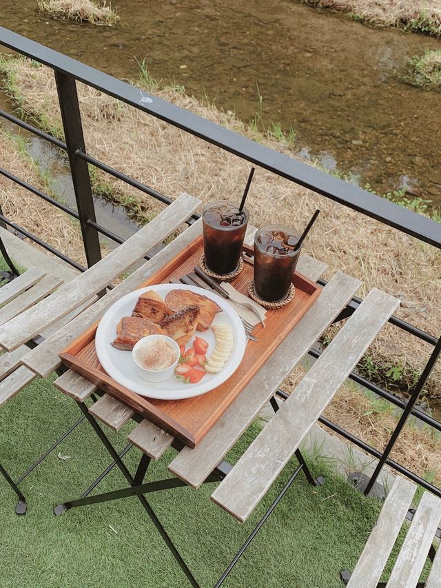 베란다카페 프렌치토스트와 아이스아메리카노 트레이