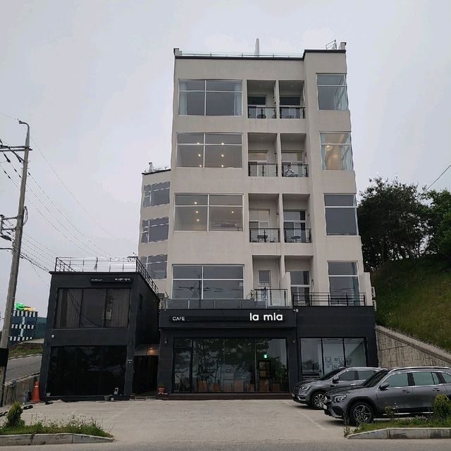 감성 넘치는 화이트 숙소 찾는다면 라미아카사로!