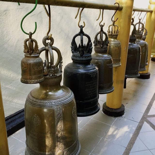 金𤩹輝煌、金光閃閃、真金打造的雙龍寺！
