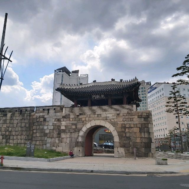 Seoul City wall hike 