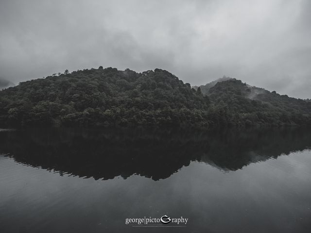 Misty Dongjiang Lake (东江湖)