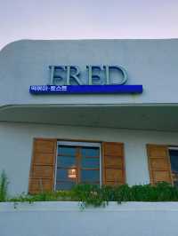 산토리니 느낌의 오션뷰 루프탑 기장 FRED 카페