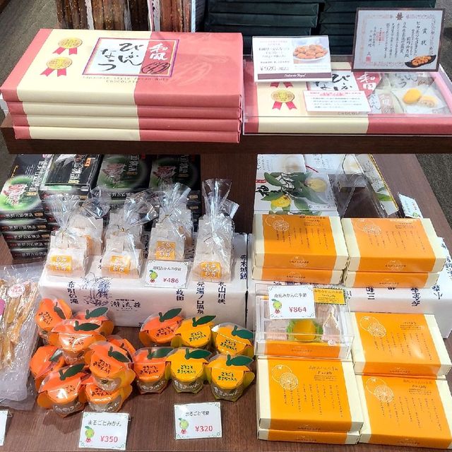 ご当地のお土産がたくさん✨