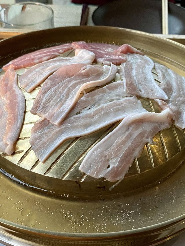 หมูกระทะแบบไทยๆ ในโรงแรมหรู บรรยากาศหลักล้าน