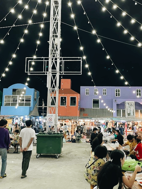 ตลาดชื่อดังของชาวนนทบุรี "ตลาดนกฮูก"