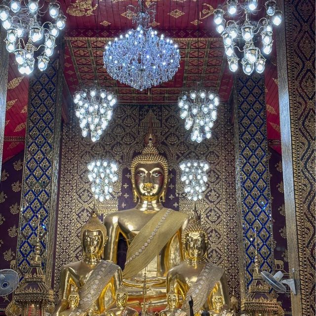วัดพระธาตุหริภุญชัย ไหว้พระธาตุประจำปีเกิด ปีระกา