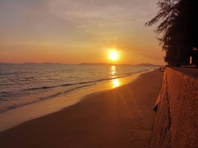 ตะวันลับขอบฟ้า ที่หาดพลา ระยอง