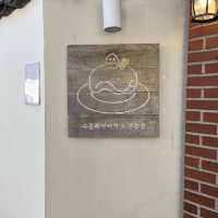 퐁실퐁실 수플레팬케이크 맛집, 홀림목