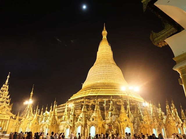 เจดีย์ชเวดากอง 🇲🇲