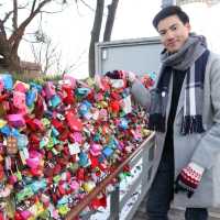 จุดคล้องกุญแจรัก​ที่​ N  Seoul  Tower
