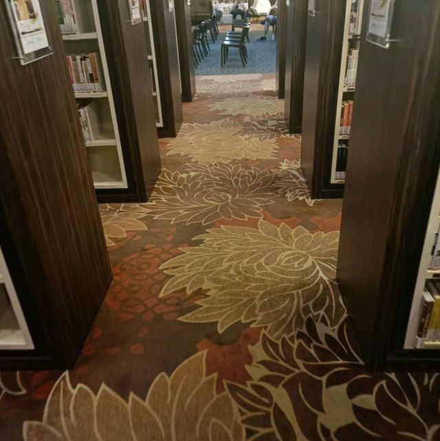 Library within a shopping mall 