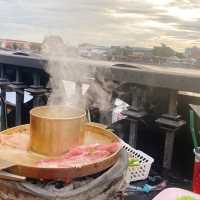 หมูกระทะวิวริมน้ำ