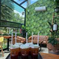 White house Cafe & Bistro  Yala
