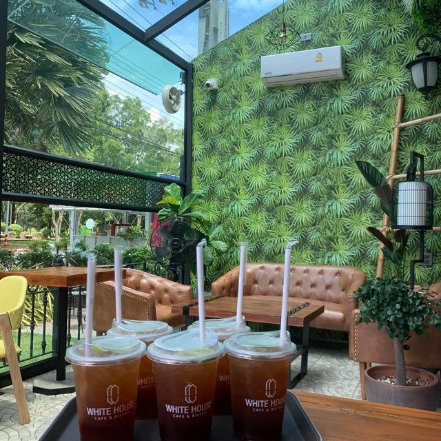 White house Cafe & Bistro  Yala