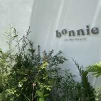 bonnie on the beach 🍹🏝️🏖️