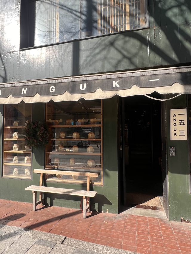 韓国/ソウル【安国】伝統的韓屋の雰囲気のパン屋さん🤎 韓国/ソウル【安国】伝統的韓屋の雰囲気のパン屋さん🤎