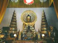 กราบสักการะสิ่งศักดิ์สิทธิ์ วัดถ้ำเชียงดาว