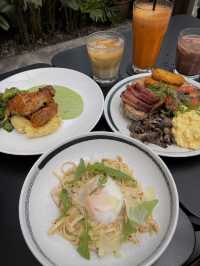 Perfect lunch in the middle of city