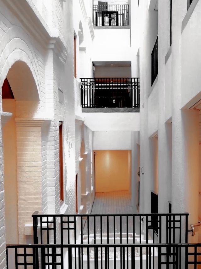 Hong Kong · Black and White Art Center hidden in the park ｜