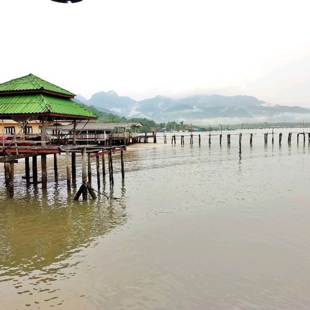 สลักเพชรซีฟู้ดแอนด์รีสอร์ท