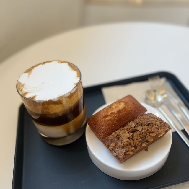 깔끔한 화이트톤 인테리어가 예쁜, 숨은 맛집 백잔