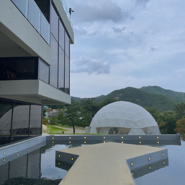 360도 산 뷰 감상할 수 있는 카페