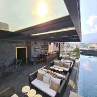 Rise Rooftop Bar & Swimming pool 