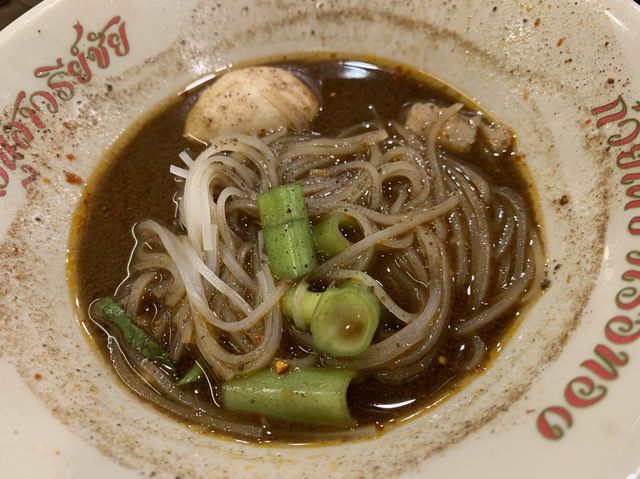 📍曼谷美食。Baan Kuay Tiew Ruathong 船麵。