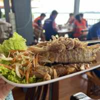 โรงเตี๊ยม ณ เกาะแรต สุราษฎร์ธานี