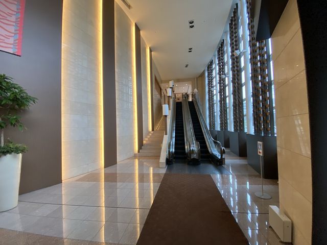 博多駅→博多バスセンター→『西鉄ホテルクルーム博多』立地・外装