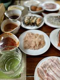 หมูกระทะแบบไทยๆ ในโรงแรมหรู บรรยากาศหลักล้าน