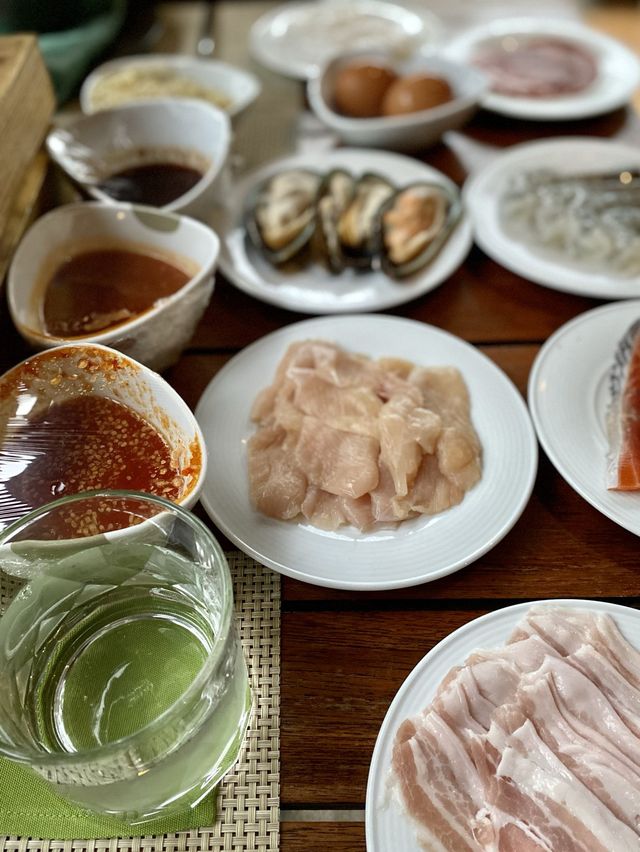 หมูกระทะแบบไทยๆ ในโรงแรมหรู บรรยากาศหลักล้าน