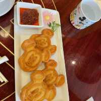 晶河軒，迪士尼特色點心午餐