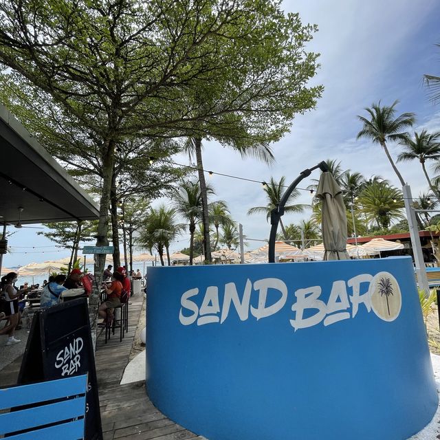 Many food options at Siloso Beach 