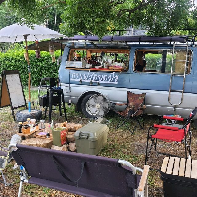 Road Car Fair ร้านการแฟบดมือ สไตล์แคมปิ้ง
