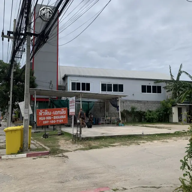 4hrs Mini van ride from Hua Hin to Bangkok